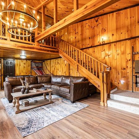 Fun Cabin With Hot Tub, Pool Table & Fire Pit - Big Blue Bryson City Exterior photo