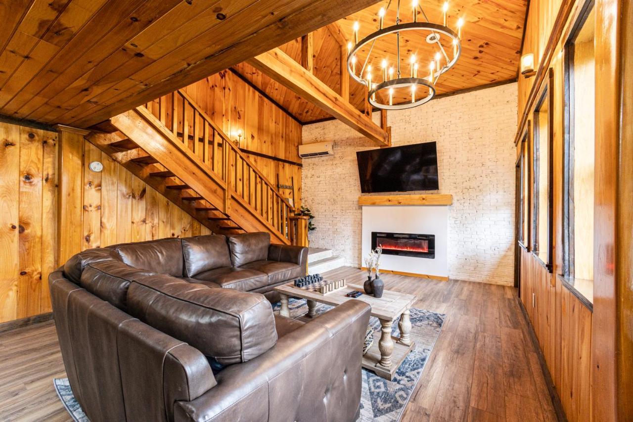 Fun Cabin With Hot Tub, Pool Table & Fire Pit - Big Blue Bryson City Exterior photo