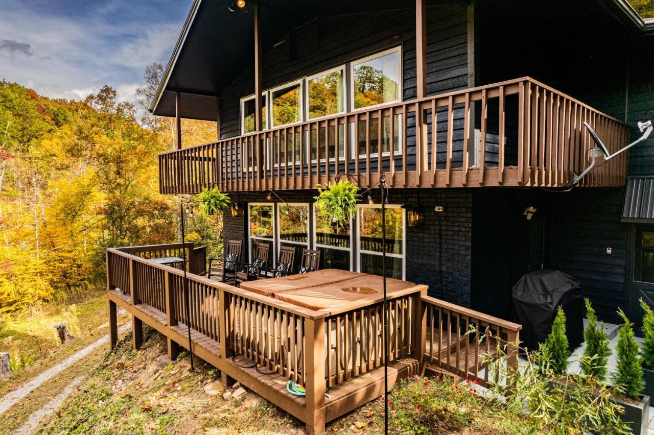 Fun Cabin With Hot Tub, Pool Table & Fire Pit - Big Blue Bryson City Exterior photo