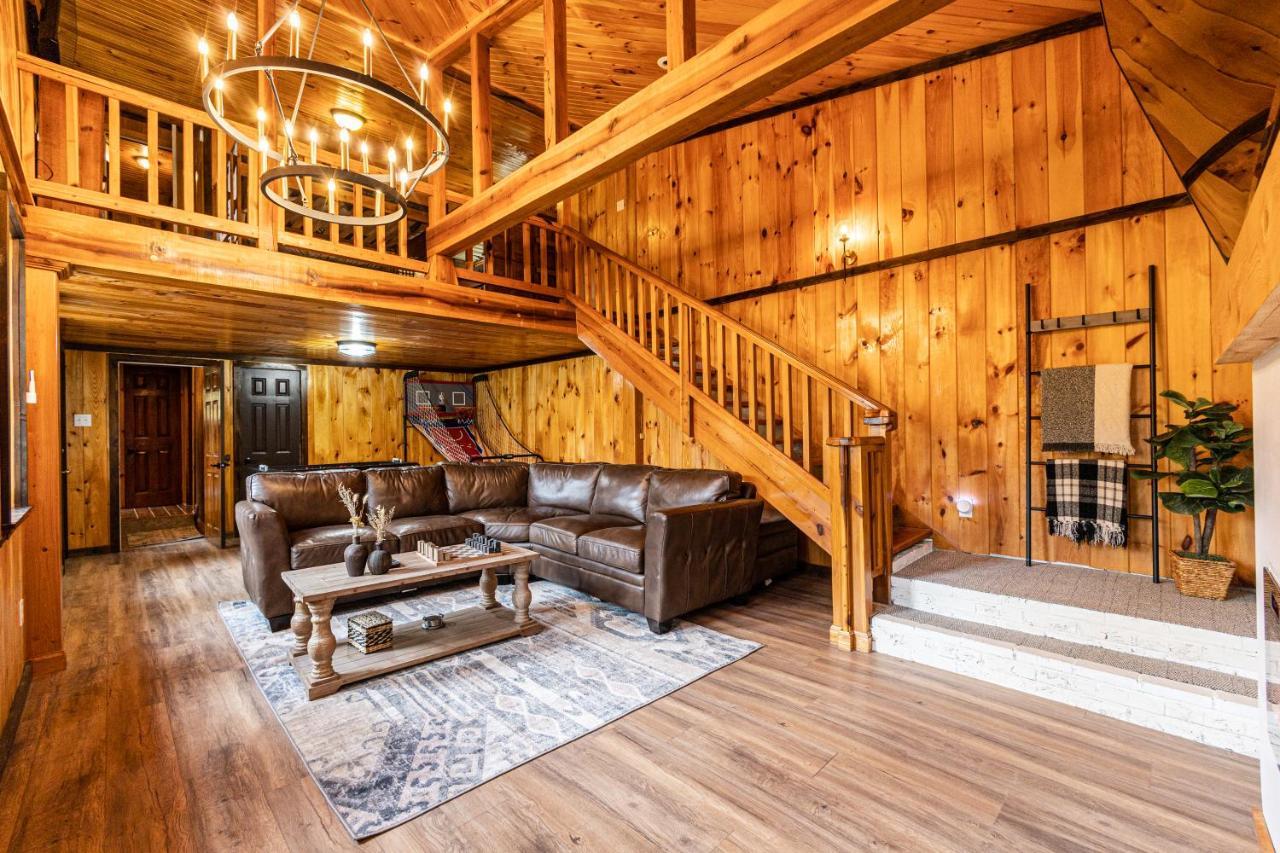 Fun Cabin With Hot Tub, Pool Table & Fire Pit - Big Blue Bryson City Exterior photo