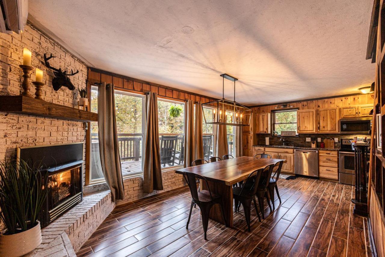 Fun Cabin With Hot Tub, Pool Table & Fire Pit - Big Blue Bryson City Exterior photo