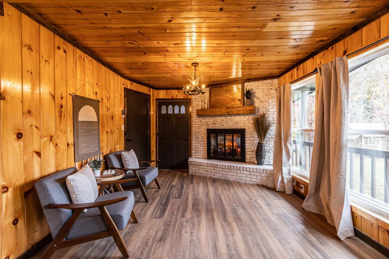 Fun Cabin With Hot Tub, Pool Table & Fire Pit - Big Blue Bryson City Exterior photo