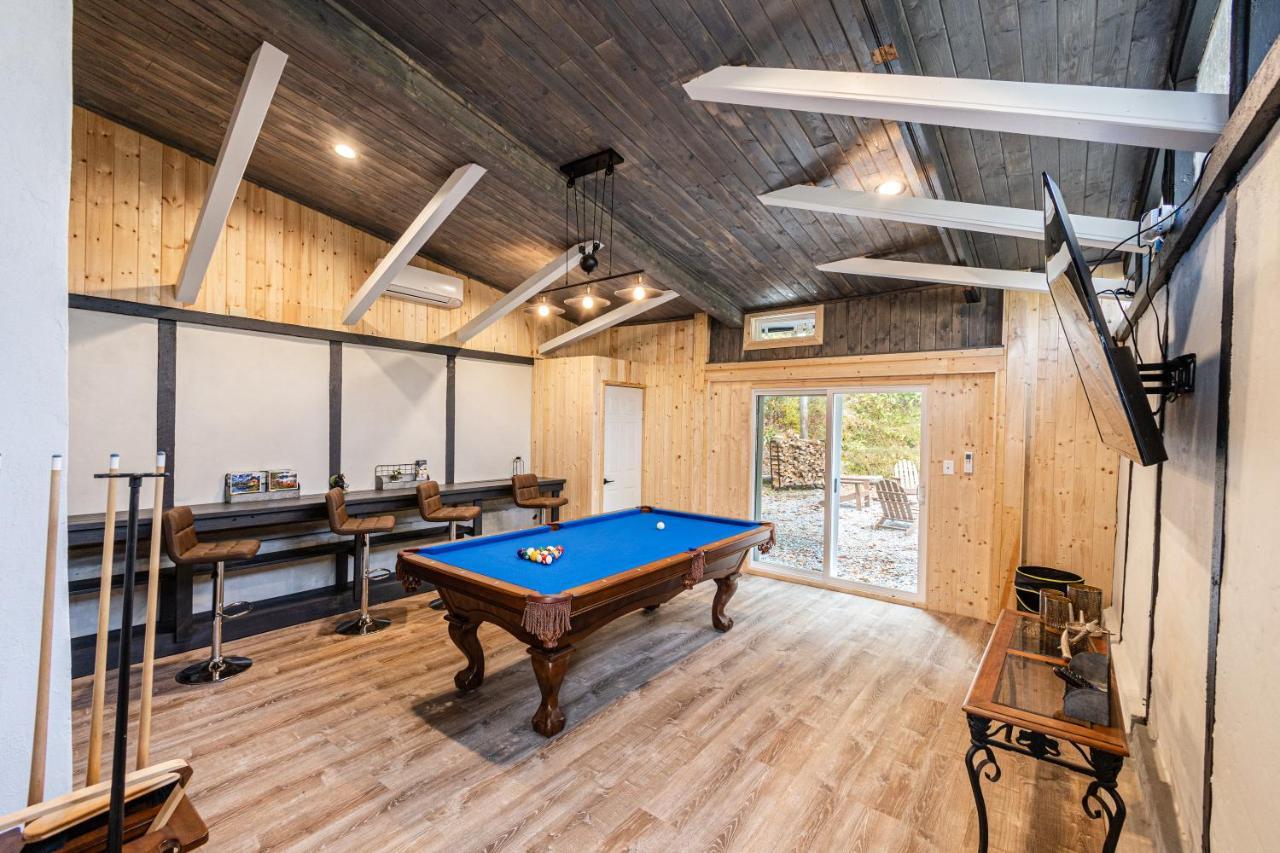 Fun Cabin With Hot Tub, Pool Table & Fire Pit - Big Blue Bryson City Exterior photo