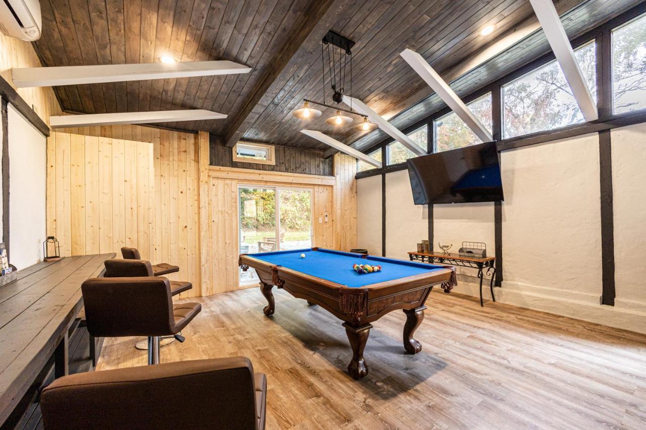 Fun Cabin With Hot Tub, Pool Table & Fire Pit - Big Blue Bryson City Exterior photo