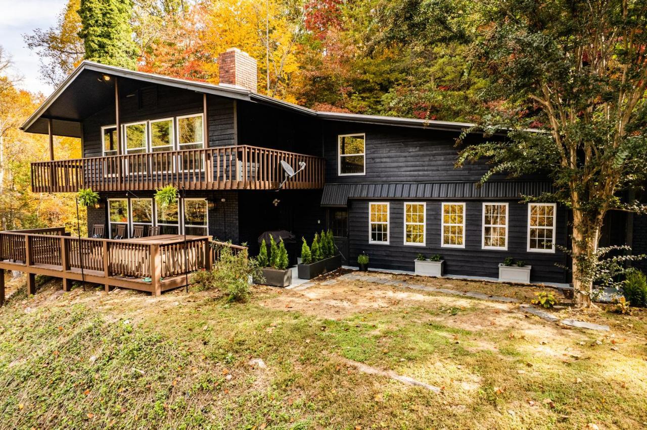 Fun Cabin With Hot Tub, Pool Table & Fire Pit - Big Blue Bryson City Exterior photo