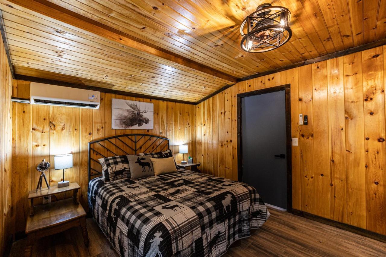 Fun Cabin With Hot Tub, Pool Table & Fire Pit - Big Blue Bryson City Exterior photo
