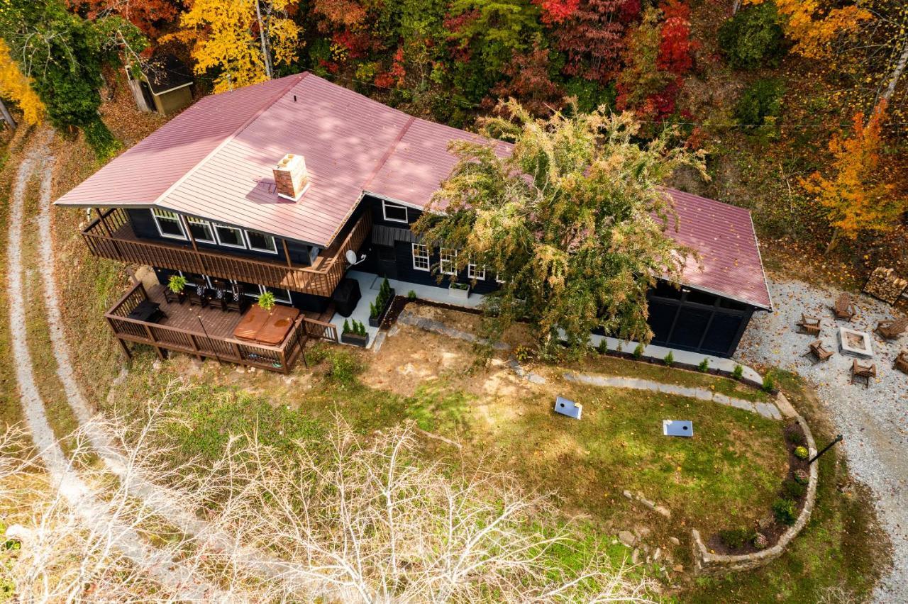 Fun Cabin With Hot Tub, Pool Table & Fire Pit - Big Blue Bryson City Exterior photo