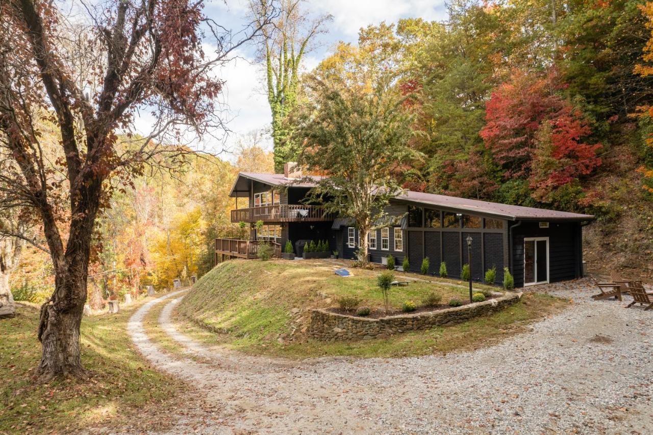 Fun Cabin With Hot Tub, Pool Table & Fire Pit - Big Blue Bryson City Exterior photo
