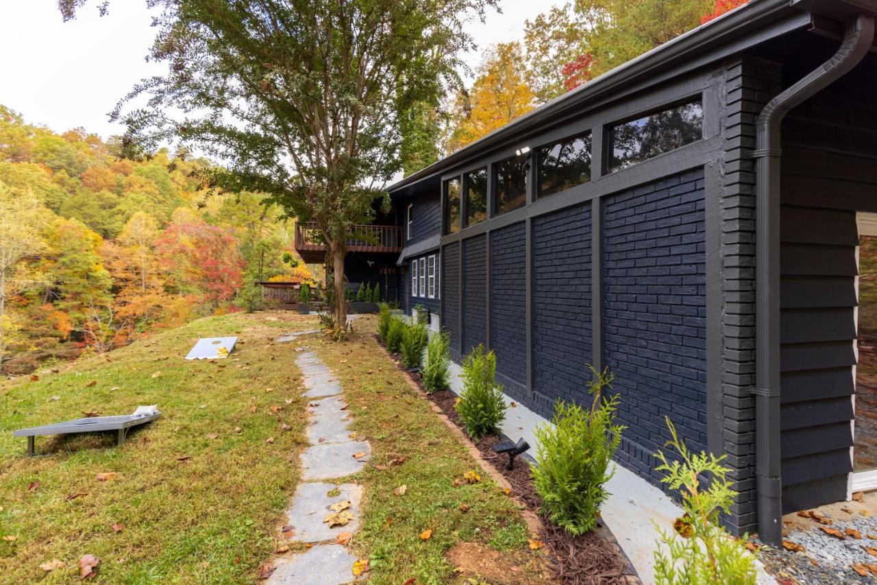 Fun Cabin With Hot Tub, Pool Table & Fire Pit - Big Blue Bryson City Exterior photo