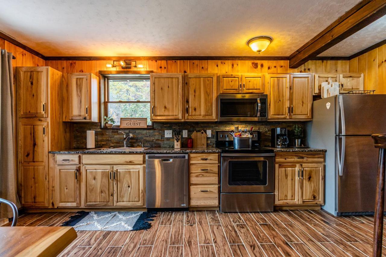 Fun Cabin With Hot Tub, Pool Table & Fire Pit - Big Blue Bryson City Exterior photo