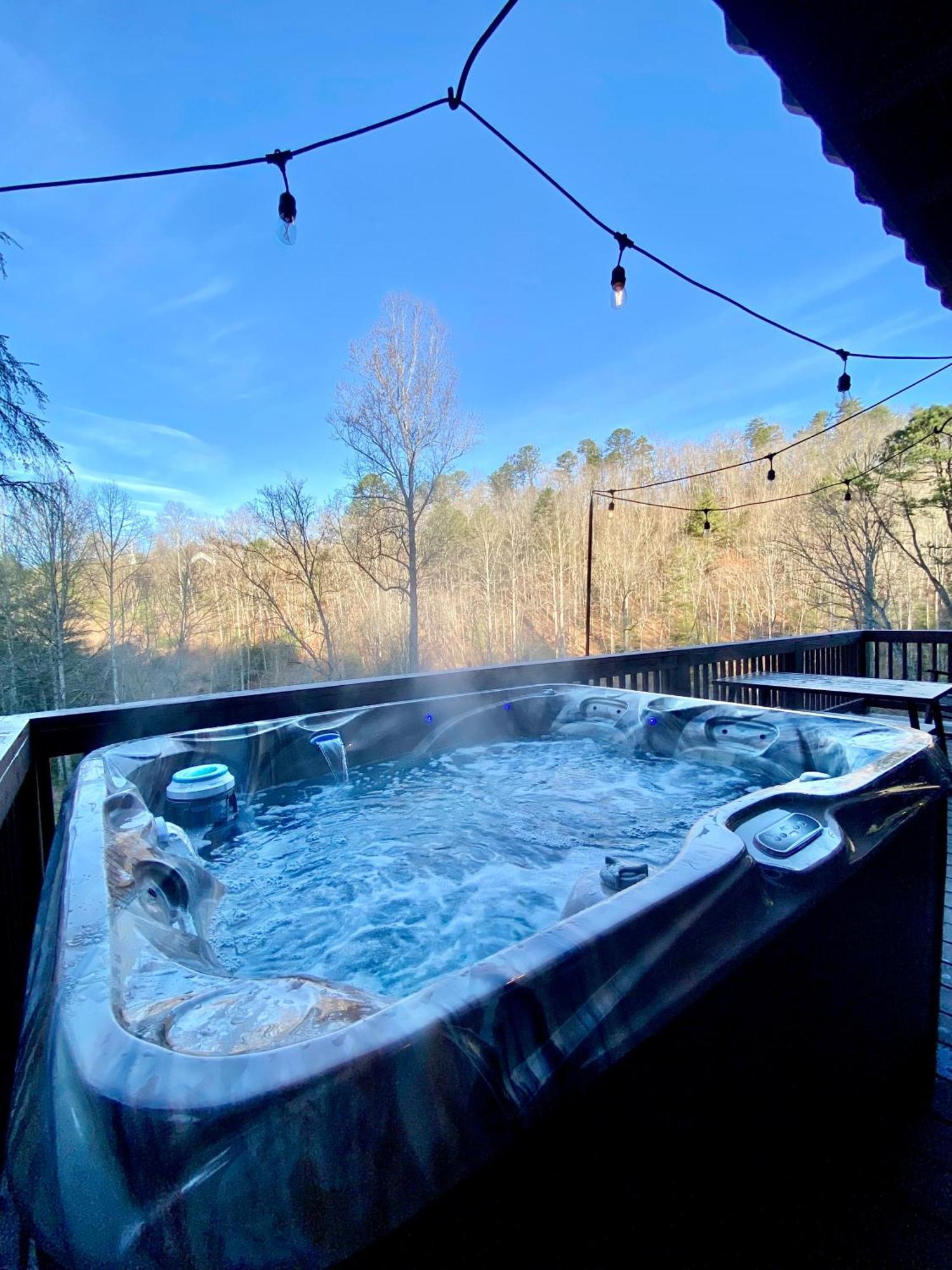 Fun Cabin With Hot Tub, Pool Table & Fire Pit - Big Blue Bryson City Exterior photo